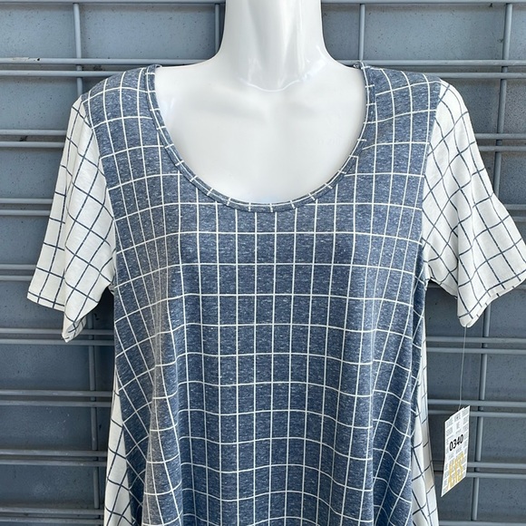 LulaRoe Contrasting Checkered Perfect T High Low Top - Picture 2 of 11